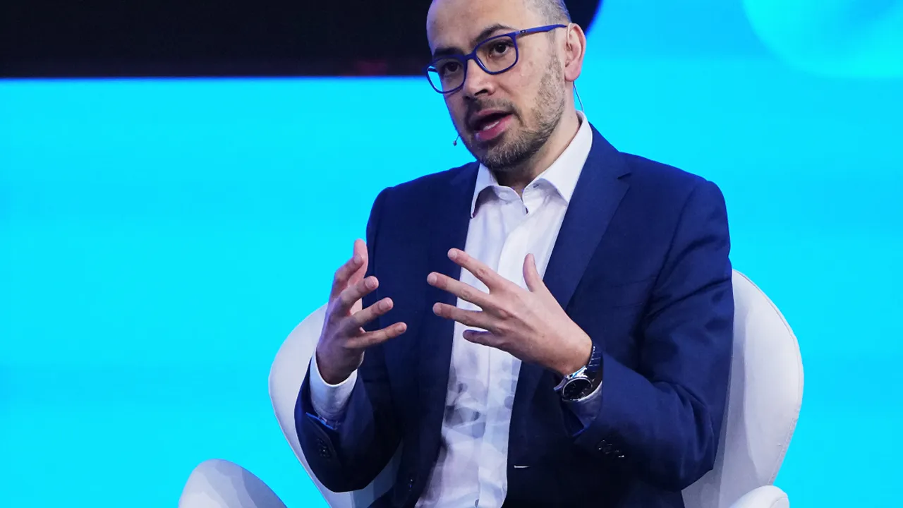 DeepMind CEO Sounds Alarm: AI Job Storm Coming – 5 Years to Adapt!